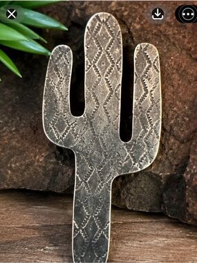 Collectable Vintage Sterling Silver Southwestern Cactus Brooch Signed DJ